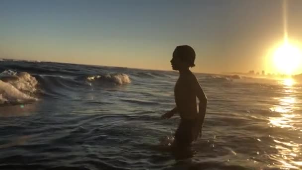 Child Boy Playing Beach Waves — ストック動画