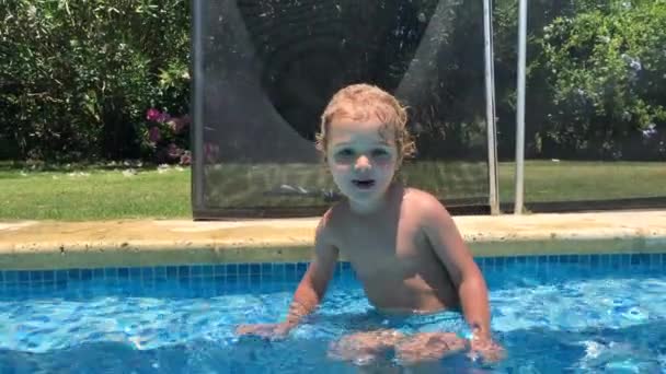 Toddler Baby Boy Swimming Pool — Vídeo de stock