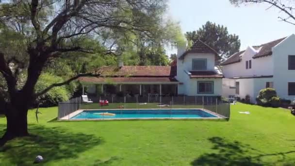 Raeal Estate Home Establishing Shot Traditional Looking House — Stok video