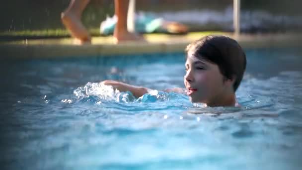Niños Jugando Piscina Estilo Vida Vacaciones Verano — Vídeos de Stock