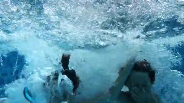 수영장 안에서 속으로 아이들 — 비디오