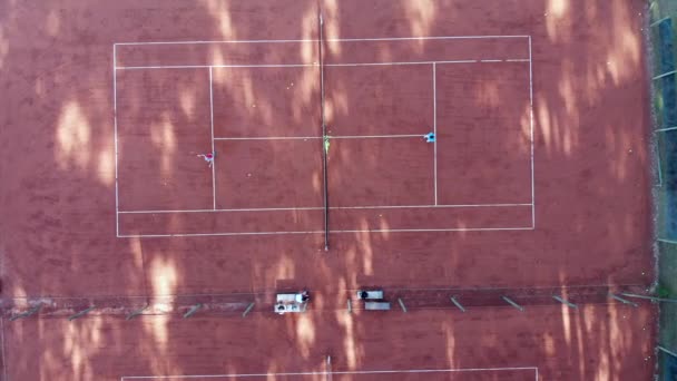 Tennis Court Seen Vertical Shot Two People Practicing Tennis — Stockvideo