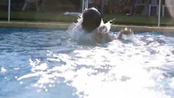 Kid Swimming Pool Young Boy Emerging Water — Stok video