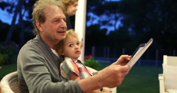 Grandpa Grandson Together Casual Candid Family Moment — Vídeo de stock