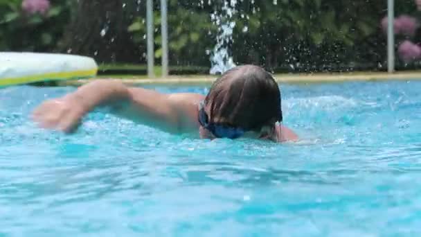 Older Man Training Swimming Pool Senior Person Swims Crawl — 图库视频影像