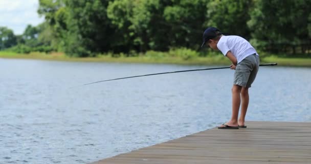 Child Fishing Lake Young Boy Relaxing Outdoor Activity — Vídeo de stock