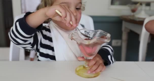 Baby Boy Eats Dessert Ice Cream — 비디오