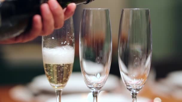 Closeup Serving Champagne 120Fps Slow Motion — Stockvideo