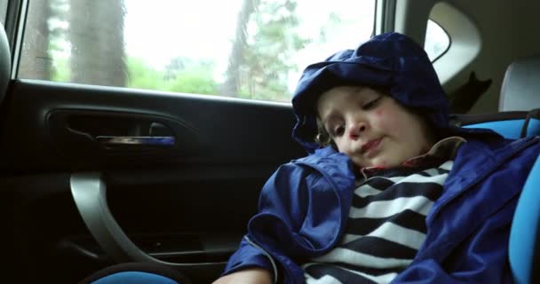 Passenger Little Boy Back Seat Car Sad Face Wearing Raincoat — Vídeo de stock