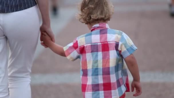 Mom Child Holding Hands Walking Together Toddler Boy Hand Hand — Vídeo de Stock