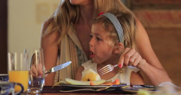 Mother Little Girl Together Lunch Table Candid Authentic — Wideo stockowe