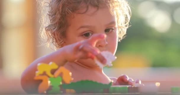 Child Playing Puzzle Toys Thinking Puzzle Pieces — Vídeo de Stock