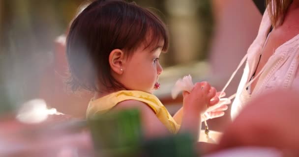 Escena Familiar Cándida Entre Niña Madre Juntas — Vídeos de Stock