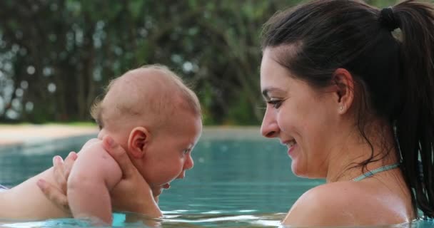 Mother Baby Pool Water — Vídeo de stock