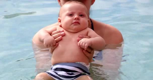 Mother Infant Newborn Baby Swimming Pool First Time — 图库视频影像