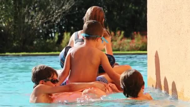 Piscina Inflável Colchão Das Crianças Durante Verão — Vídeo de Stock