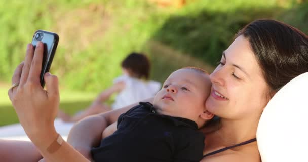 Mother Taking Selfie Her Baby Posing Photo Outdoors — Wideo stockowe