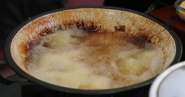 Frying Food Large Boiling Frying Pan Oil — Vídeo de Stock