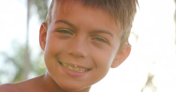 Portrait Happy Kid Smiling Camera Sunlight Flare — Videoclip de stoc