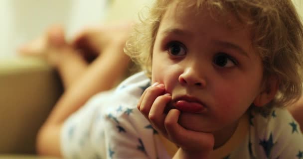 Little Cute Baby Boy Watching Hypnotized Screen — Αρχείο Βίντεο