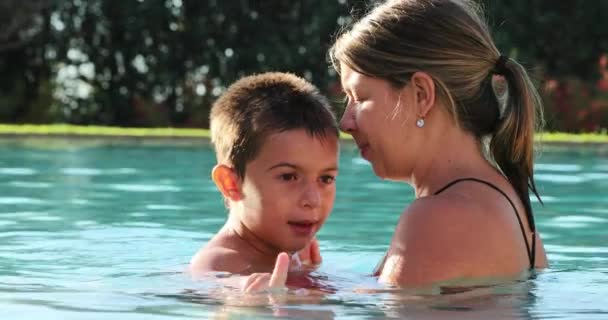 Mother Child Swimming Pool Together — Vídeos de Stock