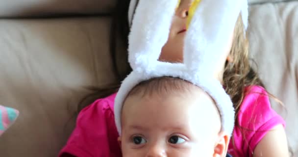 Dzieci Noszące Królicze Uszy Wielkanoc — Wideo stockowe