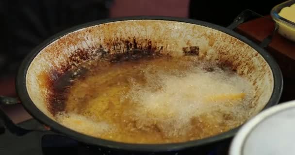 Frying Food Large Boiling Frying Pan Oil — Stock Video