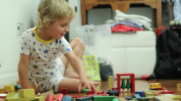 Kid Laying Wooden Buildings Blocks Room — Vídeo de Stock