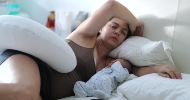 Candid Mother Sleeping Newborn Baby Morning — Stock Video