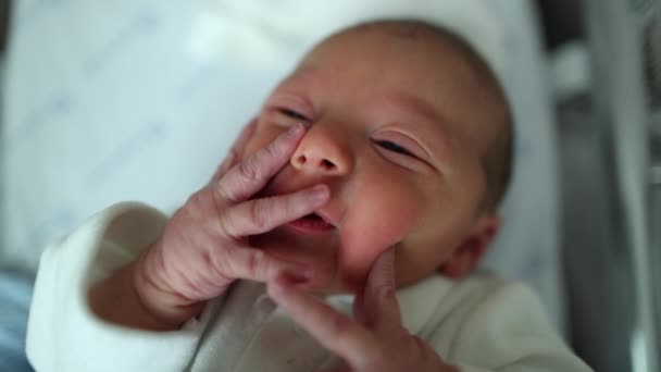 Infant Newborn Baby First Moments Life Hospital Wakes — Stock videók