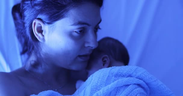 Mother Holding Newborn Baby Hospital Next Violet Phototherapy Lamp Real — 图库视频影像