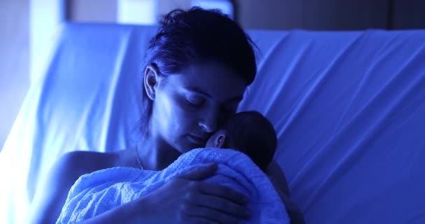 Mother Holding Newborn Baby Hospital Next Violet Phototherapy Lamp Real — 图库视频影像