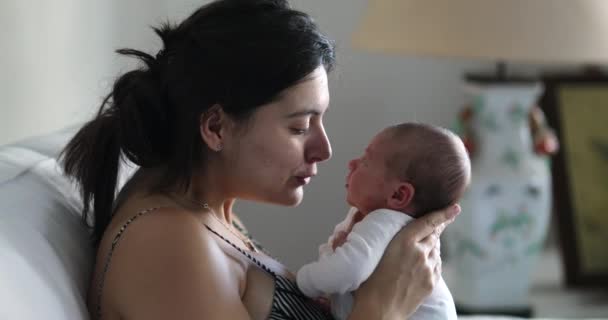 Mother Holding Newborn Baby Infant — Stockvideo