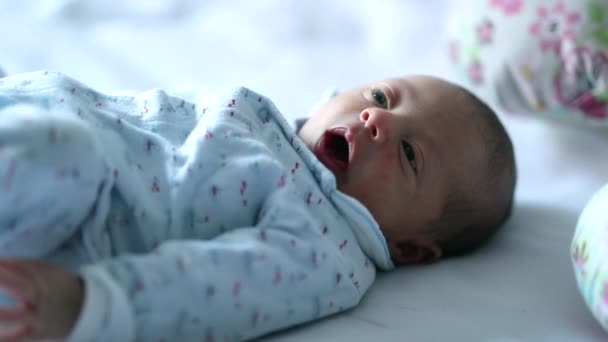 Tired Newborn Baby Yawning Wanting Sleep — 图库视频影像