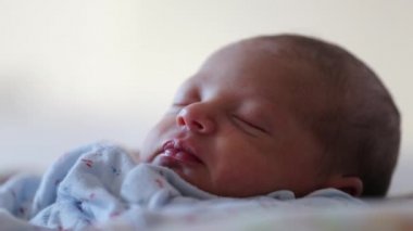 Yeni doğan bebek uyku portresi