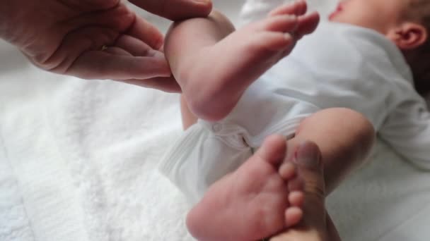 Mom Holding Infant Newborn Baby Foot First Days Life — Stock videók