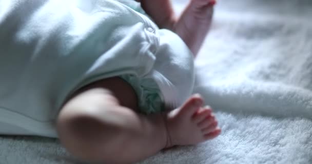 Baby Newborn Feet Moving Stretching — Vídeo de Stock