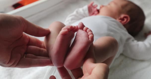 Showing Newborn Baby Feet Holding Infant Foot — Stock videók