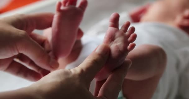 Beautiful Newborn Baby Infant Foot Feet Together — Vídeo de Stock