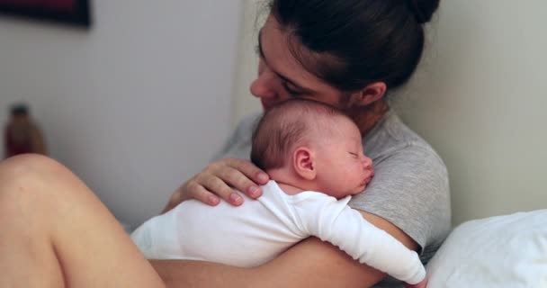 Candid Mother Holding Sleeping Newborn Baby Evening Bed — Vídeo de Stock