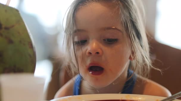 Little Girl Child Lunch Table — 图库视频影像