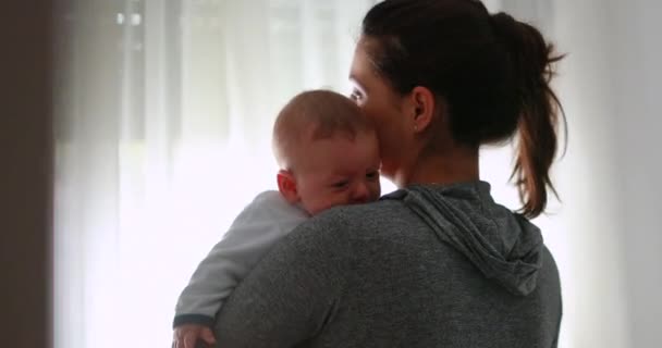 Mother Holding Newborn Infant Room Revealing Good Transition — Vídeo de Stock