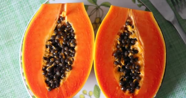 Two Fresh Papaya Fruits Place — Stockvideo