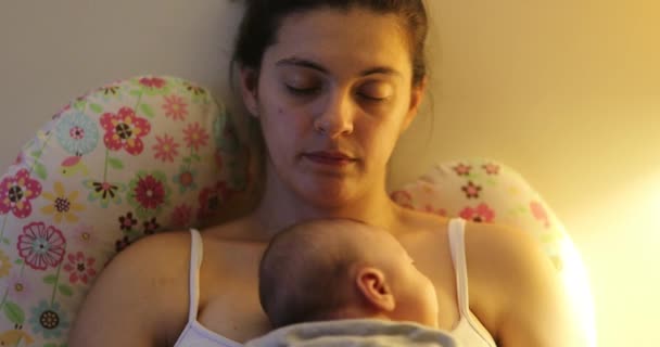 Tired Mother Newborn Baby Home Resting — Vídeo de stock