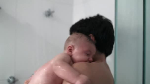 Father Washing Baby Shower — Stock videók