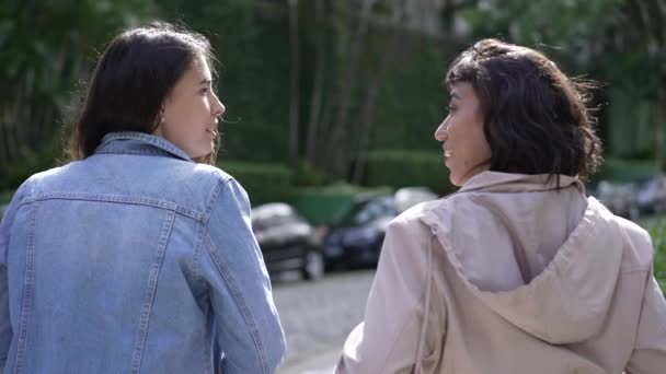 Two Young Female Friends Walking Street Back Women Talking Chating — Vídeos de Stock