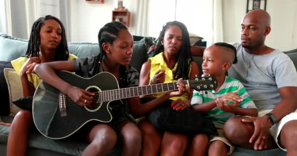 Casual Black African Family Bonding Thogether Music Guitar Daughter Playing — Stockvideo