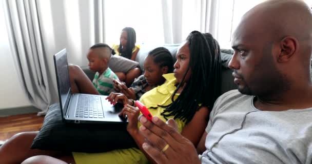 Casual Black African Family Looking Laptop Screen Woman Pointing Finger — Stok video