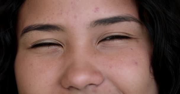 Latina Hispanic Young Girl Looking Camera Smiling Close Eye Sight — Stok Video