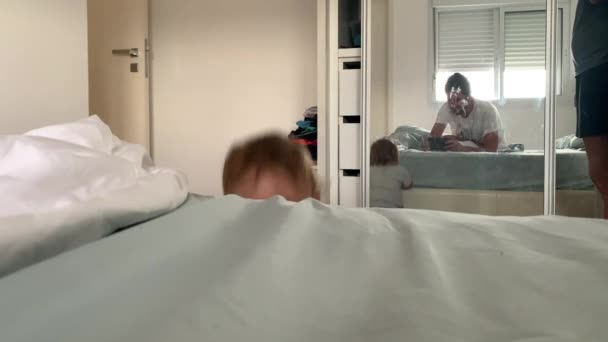Baby Playing Peekaboo While Father Films Toddler Morning Casual Family — Vídeo de Stock